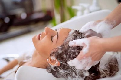 Gội đầu bao nhiêu lần một tuần là tốt nhất? Bí quyết giúp da đầu sạch mà tóc vẫn khỏe
