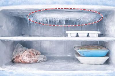 Tủ lạnh đóng tuyết dày bất thường: Có thể bạn đang mắc 4 lỗi này