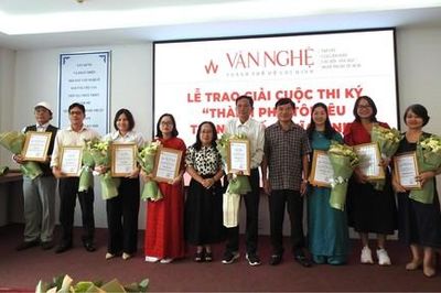 Trao giải cuộc thi ký 'Thành phố tôi yêu, thành phố nghĩa tình'