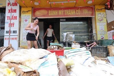 3 năm liền chạy lũ, hơn nửa tỷ đồng của tiệm bánh mì chìm theo dòng nước