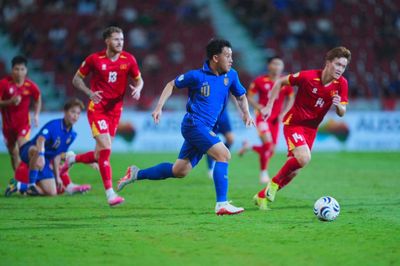 Chuyên gia Thái Lan bày kế giúp đội nhà thắng ngược Việt Nam