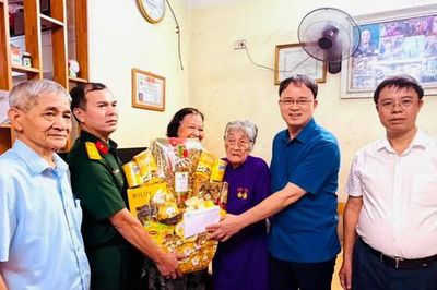 Phường Vĩnh Tuy tri ân người có công nhân dịp Quốc khánh 2-9
