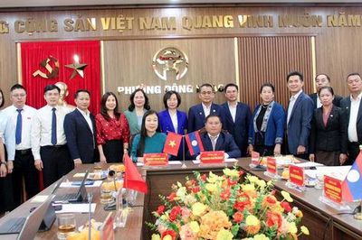Phường Đông Ngạc - huyện Saythany vun đắp tình hữu nghị Việt Nam - Lào