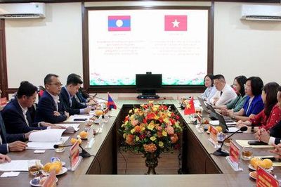 Phường Đông Ngạc - huyện Saythany vun đắp tình hữu nghị Việt Nam - Lào