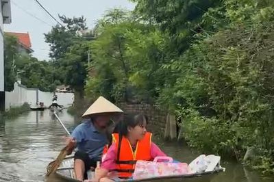 Xã Trung Giã: Hơn 300 hộ dân bị chia cắt giao thông do nước sông cầu dâng cao