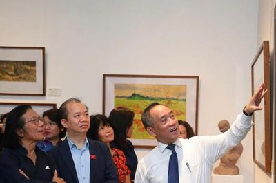 Ký ức lao động dựng xây đất nước qua nghệ thuật tạo hình
