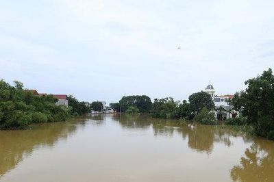 Hà Nội giảm mưa, lũ sông tiếp tục ở mức cao