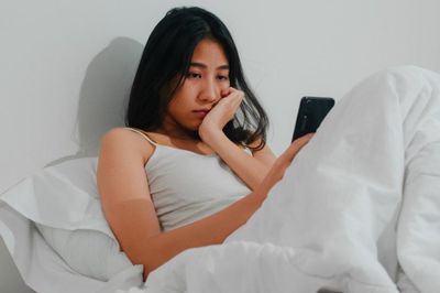 Tôi mất ngủ vì tin nhắn 4 chữ của chồng cũ