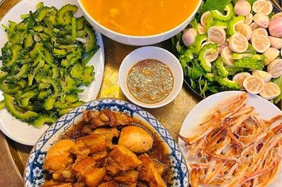 7 mâm cơm gia đình 'kết hè' của mẹ đảm dành cho con trai