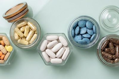Sau tuổi 60 cần bổ sung những loại vitamin và khoáng chất quan trọng nào?