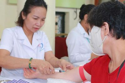 Bộ Y tế đề xuất 441 xét nghiệm, điện quang có thể dùng lại khi chuyển viện