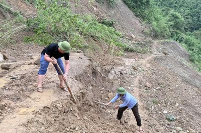 Đường độc đạo sạt lở, gần 740 người ở bản vùng cao Nghệ An bị cô lập