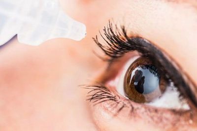 Chảy nước mắt sống kéo dài cảnh báo bệnh lý về mắt