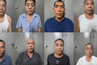 Khởi tố 10 người đánh liêng ăn tiền