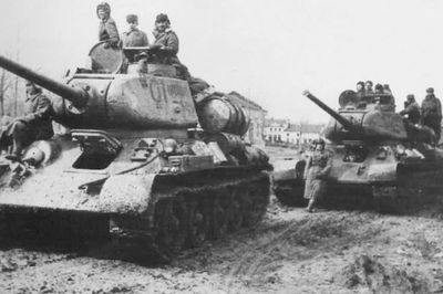 Vì sao xe tăng T-34 mạnh nhưng Hồng quân vẫn thất bại trong nhiều trận đầu?