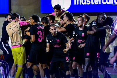 CLB 9 năm tuổi làm nên lịch sử ở Champions League