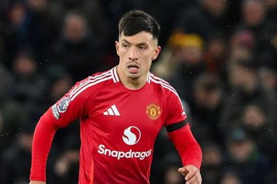 MU ra điều kiện để gia hạn với Lisandro Martinez