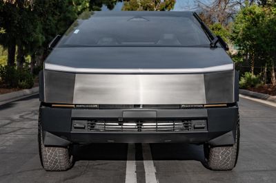 'Siêu bán tải' điện Tesla Cybertruck lại tăng giá