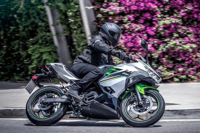 Kawasaki Ninja chạy điện giá gần 8.000 USD, mạnh ngang Honda Air Blade