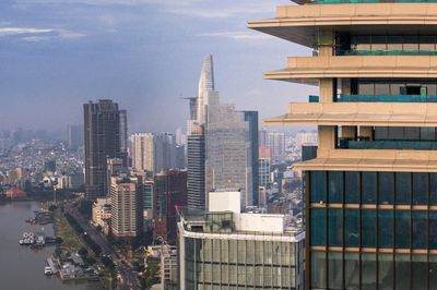 Hà Nội và TP.HCM 'chạy nước rút' để tăng trưởng cả năm vượt 10%