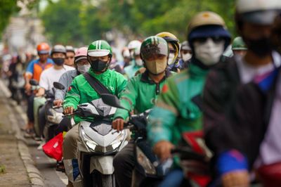 Xe ôm công nghệ chạy xăng có thể bị cấm vào trung tâm TP.HCM từ 2028