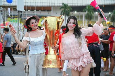 Việt Nam vs Thái Lan: Xuân Son, Hoàng Hên đá chính