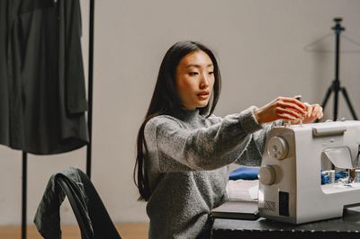 Chi tiền học may để giảm mua quần áo