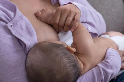Mẹ cho con bú dùng thuốc thế nào để không ảnh hưởng đến bé?
