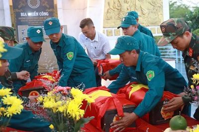 Ngược rừng đưa các liệt sĩ về với đồng đội