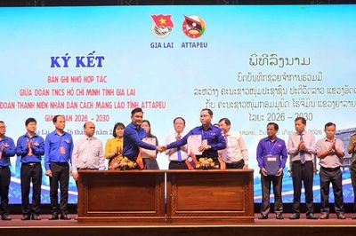 Thắt chặt tình đoàn kết thanh niên Việt Nam - Lào - Campuchia
