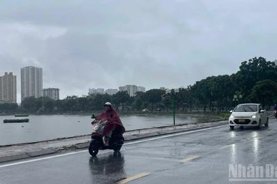 Thời tiết ngày 26/8: Bắc Bộ có lúc có mưa rào và dông; áp thấp nhiệt đới ở phía bắc đảo Hải Nam (Trung Quốc)