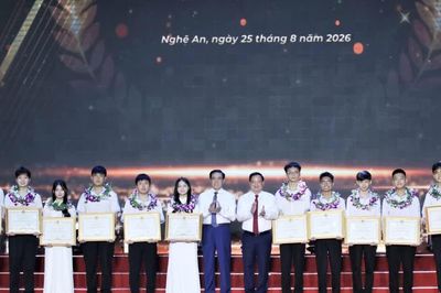 Nghệ An tuyên dương học sinh có thành tích xuất sắc