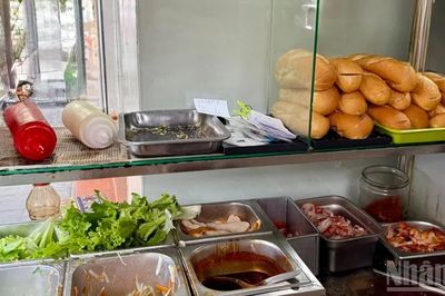 Khẩn trương xử lý vụ nghi ngộ độc thực phẩm sau ăn bánh mì ở Gia Lai