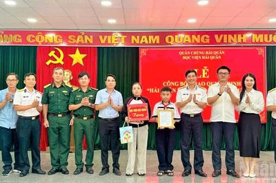 Học viện Hải quân nhận đỡ đầu con ngư dân có hoàn cảnh khó khăn