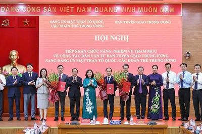 Tiếp nhận chức năng, nhiệm vụ dân vận từ Ban Tuyên giáo Trung ương sang Đảng ủy Mặt trận Tổ quốc, các đoàn thể Trung ương