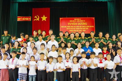 Đoàn Kinh tế - Quốc phòng 719 tuyên dương 146 học sinh đạt thành tích xuất sắc