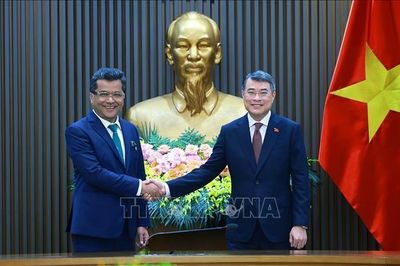 Thủ tướng Lê Minh Hưng tiếp Quốc vụ khanh Bộ Ngoại giao Ấn Độ