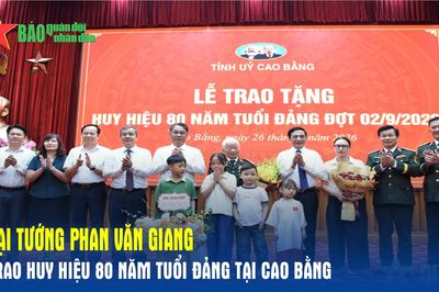 Đại tướng Phan Văn Giang trao Huy hiệu 80 năm tuổi Đảng tại Cao Bằng