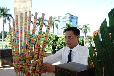 Lãnh đạo thành phố Đà Nẵng dâng hương tưởng niệm các Anh hùng liệt sĩ