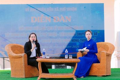 Chủ tịch UBND xã Phú Thuận đối thoại với thanh niên
