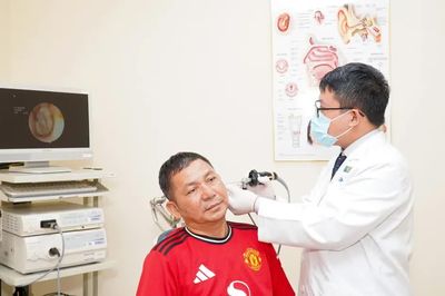 Tìm lại âm thanh cho nhà báo Campuchia sau hơn 3 năm sống chung với ù tai, nghe kém