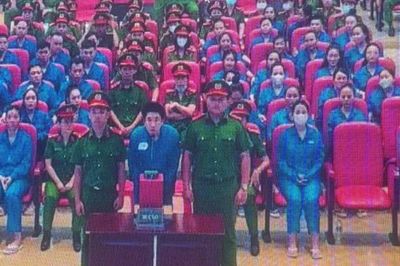 Vụ án VN10: 'Cô tiên từ thiện' bật khóc vì 'ham chơi nên vi phạm pháp luật'