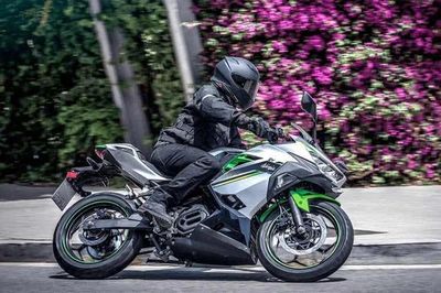 [GALLERY] Kawasaki Ninja e-1 2027 giá 206 triệu đồng, chạy chỉ 66 km/sạc,