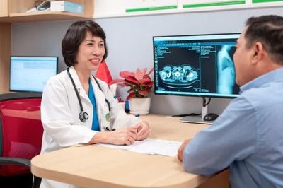 Ho ra máu, xuất huyết toàn thân chỉ 12 giờ sau truyền thuốc miễn dịch
