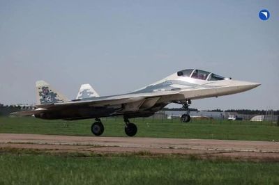 Tiêm kích Su-57 hai chỗ ngồi sẽ thay đổi chiến thuật không chiến thế nào?