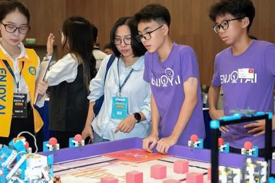 Lần đầu tiên Việt Nam đăng cai Giải đấu Robotics và Trí tuệ nhân tạo