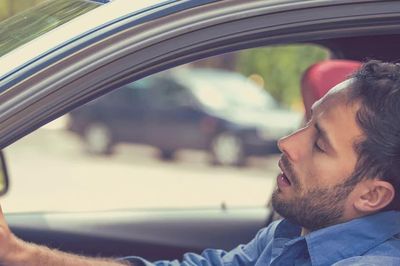 Công nghệ phát hiện tài xế mệt mỏi trên xe hiện đại hoạt động thế nào