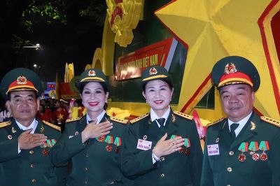 Quân nhân chuyên nghiệp nghỉ hưu trước hạn tuổi sẽ hưởng lương hưu, trợ cấp thế nào?