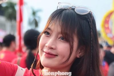 Những 'bóng hồng' gây xao xuyến trên sân Mỹ Đình