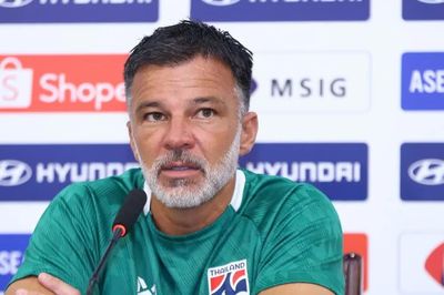 HLV Anthony Hudson không phục kết quả trước Việt Nam